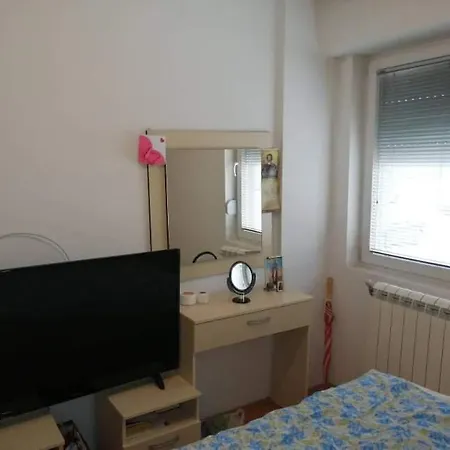 Modern One Bedroom דירה סקופיה